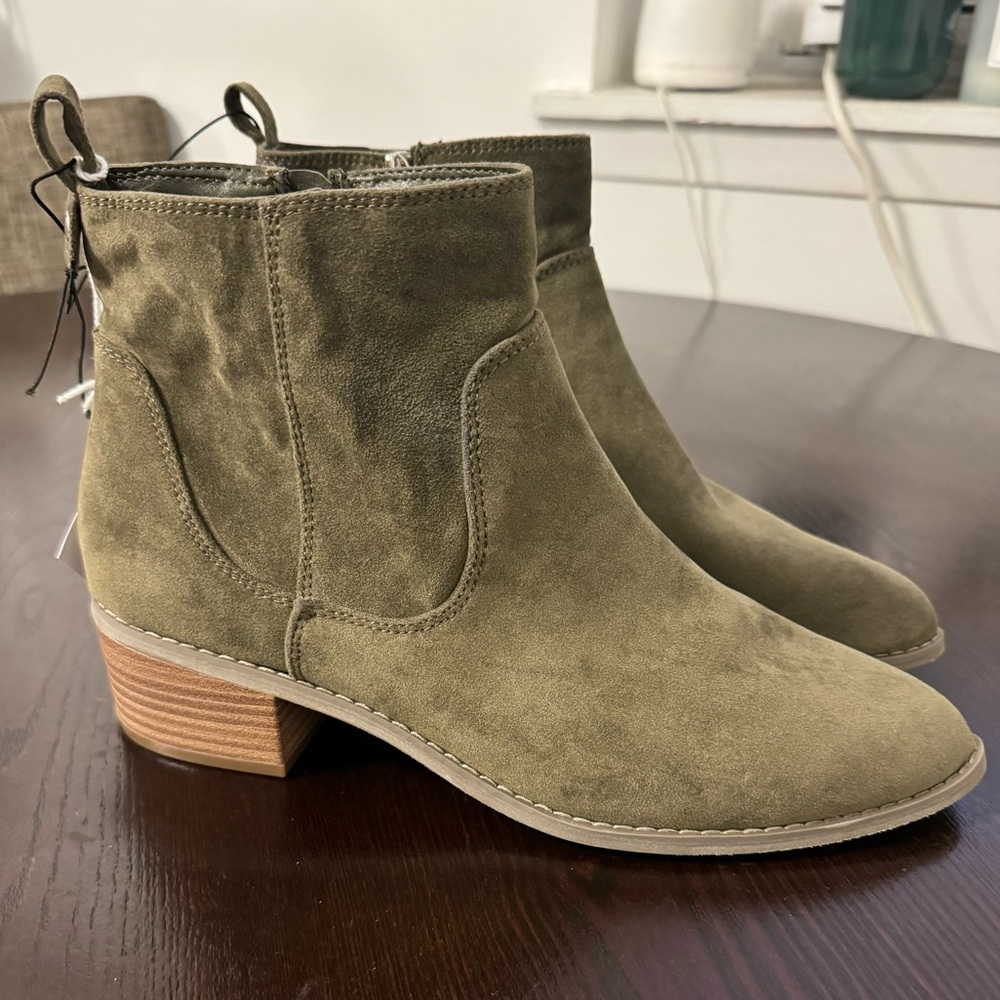 American Eagle Outfitters Green Suede Boots Size 9.5 Heeled Ankle Booties